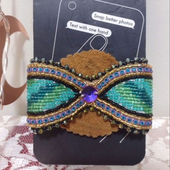 Beautiful Native Beaded Green Buckskin Bow Phone Holder Pop Socket - Picture 1 of 4